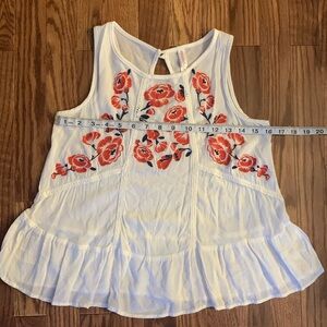 Xhilaration embroidered floral puff hem